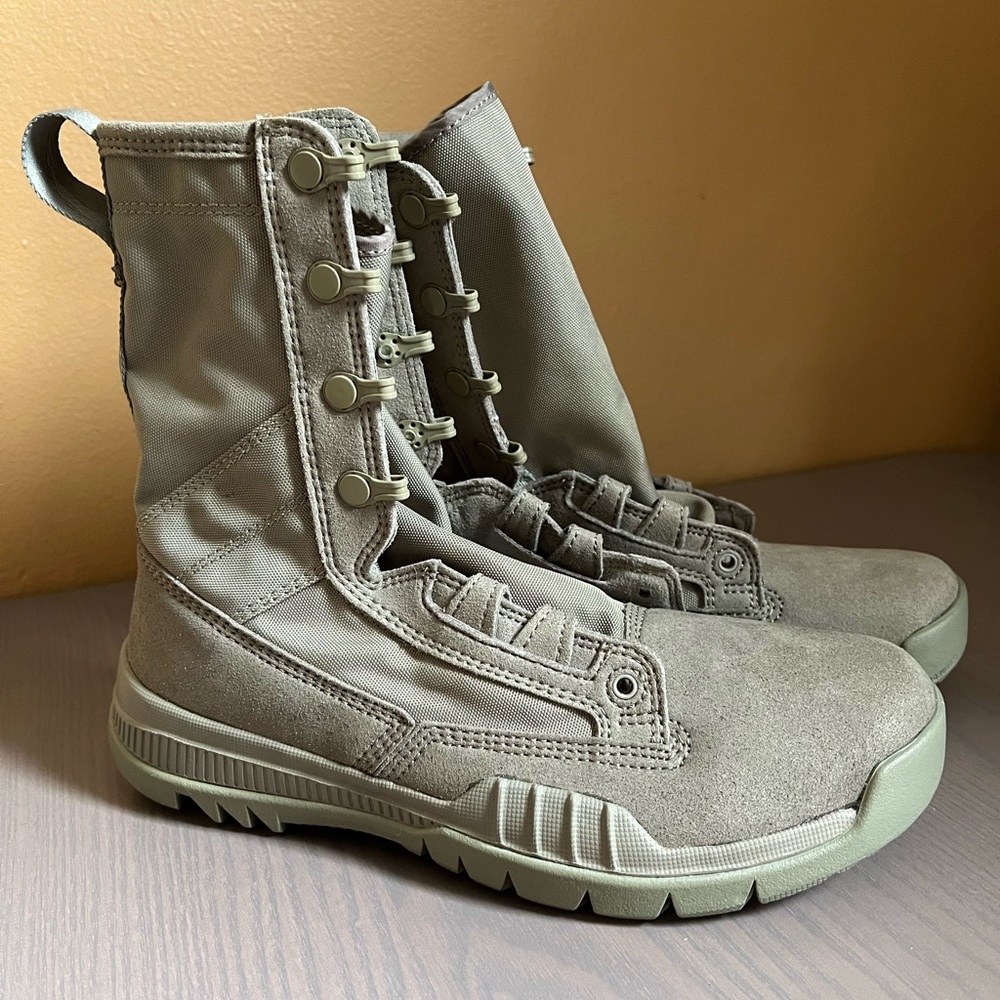Nike SFB 8" in Sage Forest Green